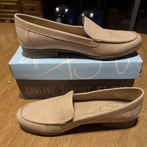 Classic Women's Slip-On Loafers in Blush. 8W. Life stride